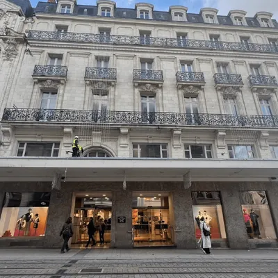 "Il faut qu'on adapte l'offre" : l'ouverture des magasins Shein à...