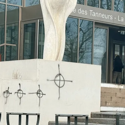 Des tags à caractère fasciste sur les murs de l'université de Tours