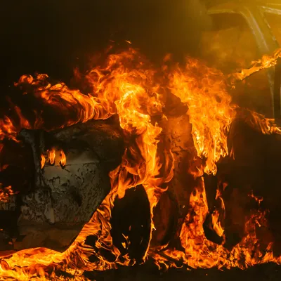 Près de Nantes, plusieurs voitures incendiées