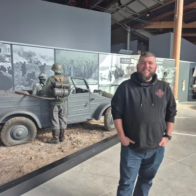 Ardennes - Un Youtubeur en tournage au Musée Guerre et Paix