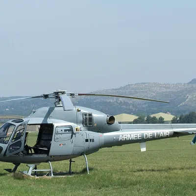 Un hélicoptère militaire mobilisé pour secourir une parapentiste