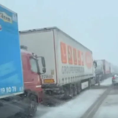 Neige : plus de 200 poids lourds arrêtés dans les Ardennes