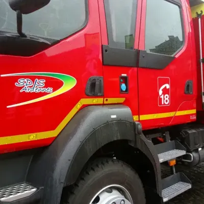 Fourrages, engins agricoles... Un important incendie détruit un...