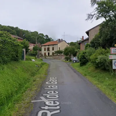 Une ligne électrique haute tension au sol déclenche un incendie