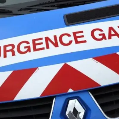 Des habitants regroupés dans une salle après une fuite de gaz