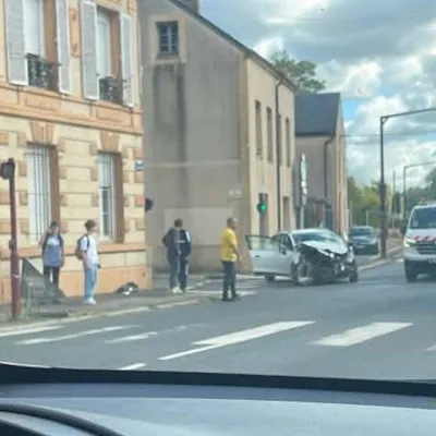 Ardennes - Une ambulance percutée par une voiture alors qu’elle...
