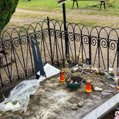 À Charleville-Mézières, l'état de la tombe d'Arthur Rimbaud fait...