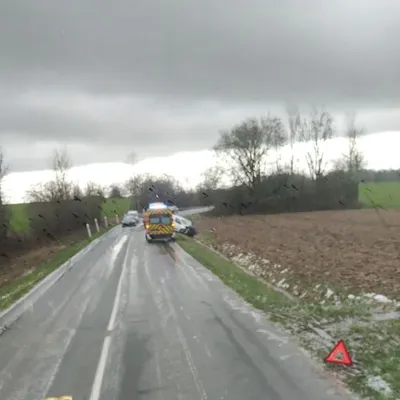 Un homme en urgence absolue après une collision frontale à vitesse...