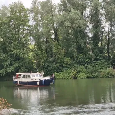Ardennes - Un bateau de plaisance bloqué sur une partie non...