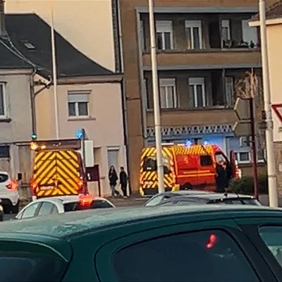 Collision entre une moto et une voiture, une personne blessée