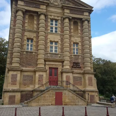 Musée Rimbaud : polémique autour de l’œuvre d’un artiste poursuivi...