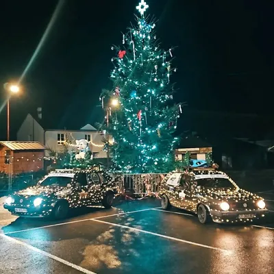 Des voitures illuminées comme des sapins sillonnent les Ardennes...