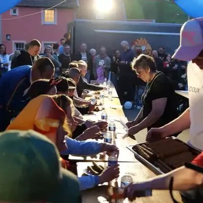 Qui sera le plus gros mangeur de fricadelle dans les Ardennes ?