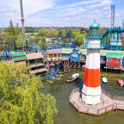 Une course à pied à travers le parc d'attractions Walibi Belgium