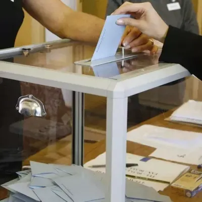 Municipales en France: alliances et tensions avant le second tour