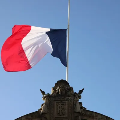 France 2025 : plus de titres de séjour, moins de régularisations,...