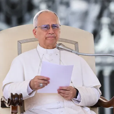 Le Vatican face à l’intelligence artificielle : le pape appelle à...