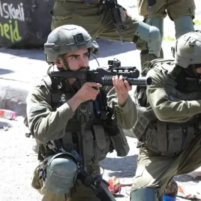 Des soldats israéliens tirent sur une délégation diplomatique en...