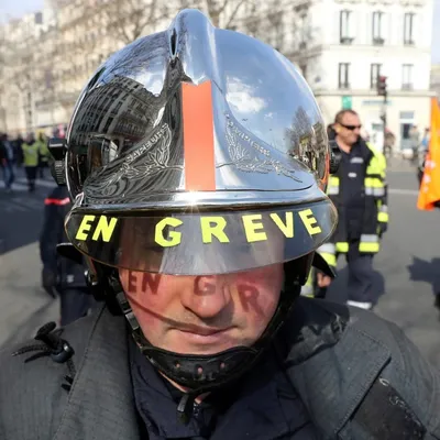 France : les pompiers professionnels prolongent leur grève jusqu’au...