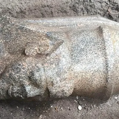 Égypte antique : deux statues monumentales de Ramsès II découvertes...