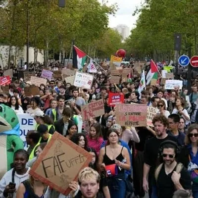 Manifestation à Paris : les syndicats rejettent le changement...