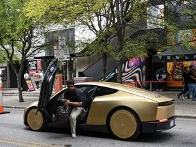 Un robotaxi sans volant : Tesla dévoile le Cybercab aux États-Unis