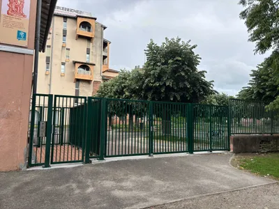 Toulouse : Trois personnes armées attaquent un collège, deux jeunes...