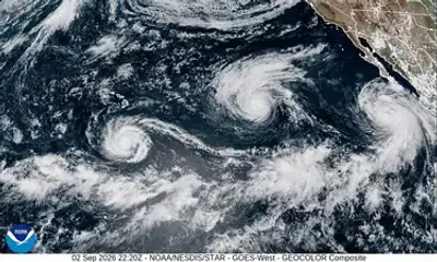 Trois cyclones simultanés dans le Pacifique : un phénomène rare lié...