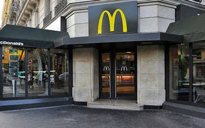 McDonald’s gagne plus d’argent avec l’immobilier qu’avec ses menus.