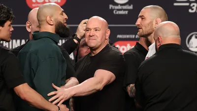 UFC 328 : Khamzat Chimaev frappe Sean Strickland après la...