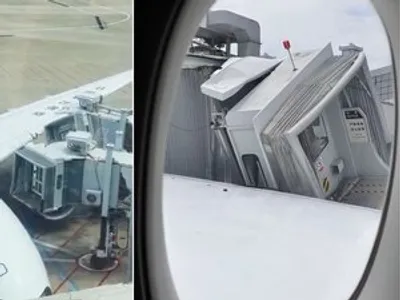 Un Airbus A350 s'encastre dans deux passerelles à Shanghai