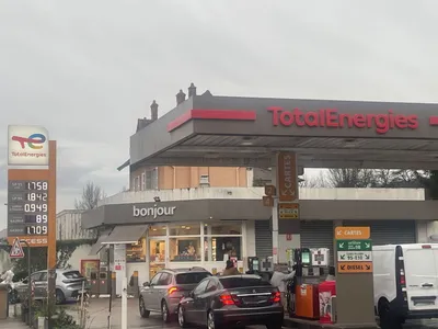 TotalEnergies prolonge le plafonnement des prix des carburants...