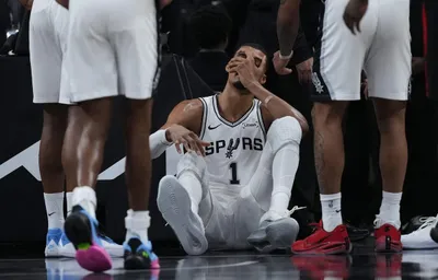 Wembanyama en playoffs : Commotion et défaite pour les Spurs