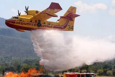 « On est pas efficaces » : les pilotes de Canadair face aux...