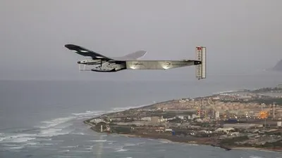 Conçu pour voler uniquement grâce à l’énergie solaire, l’avion...