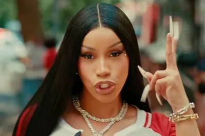 Cardi B révèle que le clip « AH HA » a coûté plus d'un million de...