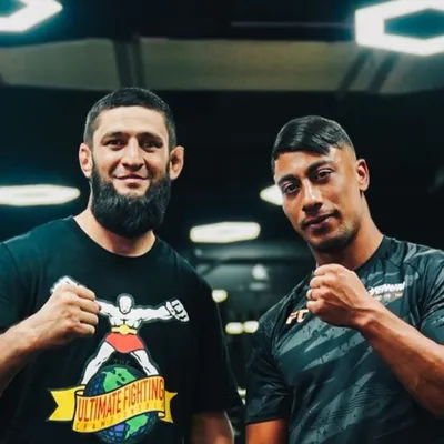 Maes se lance au MMA avec la star Khamzat Chimaev !