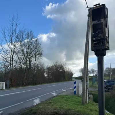Trois radars automatiques incendiés autour de Vire !