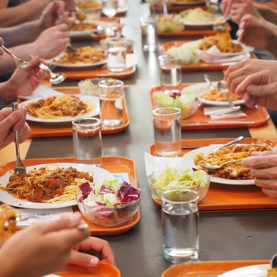 Repas à 1 € pour tous les étudiants : une mesure élargie face à la...