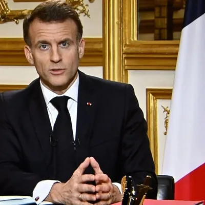 Violences du 17 octobre : Emmanuel Macron promet la fermeté, mais...