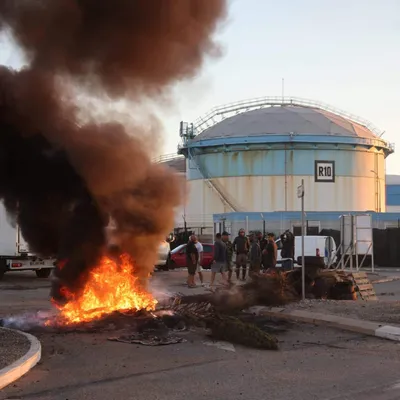 Blocage du dépôt pétrolier de Fos-sur-Mer : les pêcheurs...