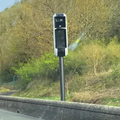 [ Société ] Des radars de Noël pour rappeler la réalité du monde...