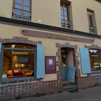 La Maison Jaune rouvre à Pontgoin avec une nouvelle équipe