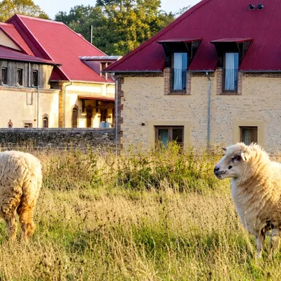 🔊 Grand Jardin, la ferme hôtelière inédite à Lamblore