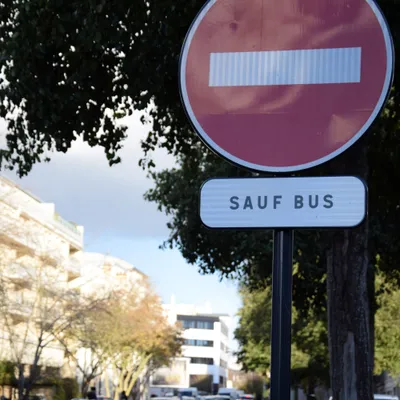 🔊Les bus chassent les cyclistes à Chartres