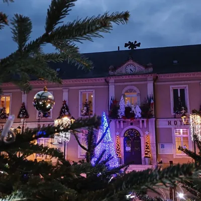  L'Arbre de Noël se prépare déjà à Cloyes