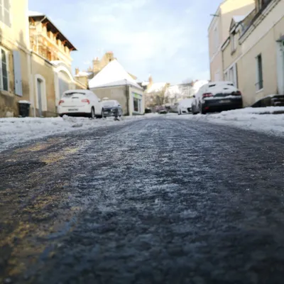 Brouillard dense et pluies verglaçantes