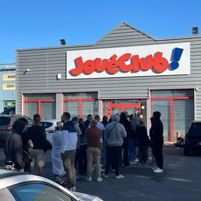 🔊 « Attrapez-les tous ! » : les fans de Pokémon à l'assaut des...