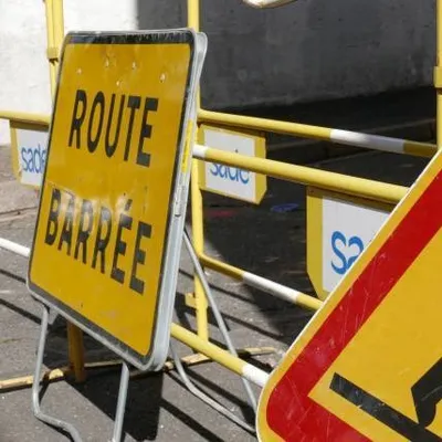 La route de Jumeaux "défoncée" par les camions à Jallans