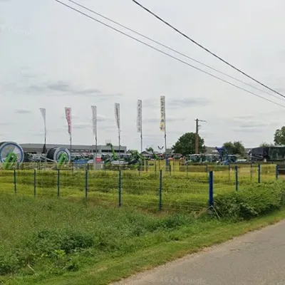 SANCHEVILLE – 11 tracteurs détruits par un un incendie